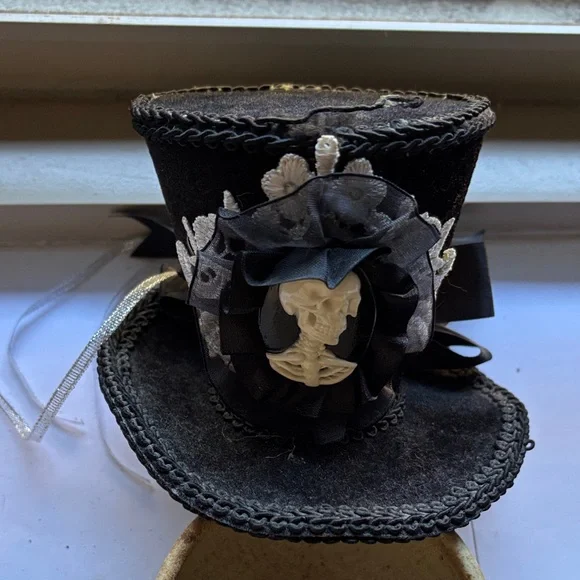 Mini Skeleton Goth Black Cocktail Fascinator Top Hat - Picture 3 of 9
